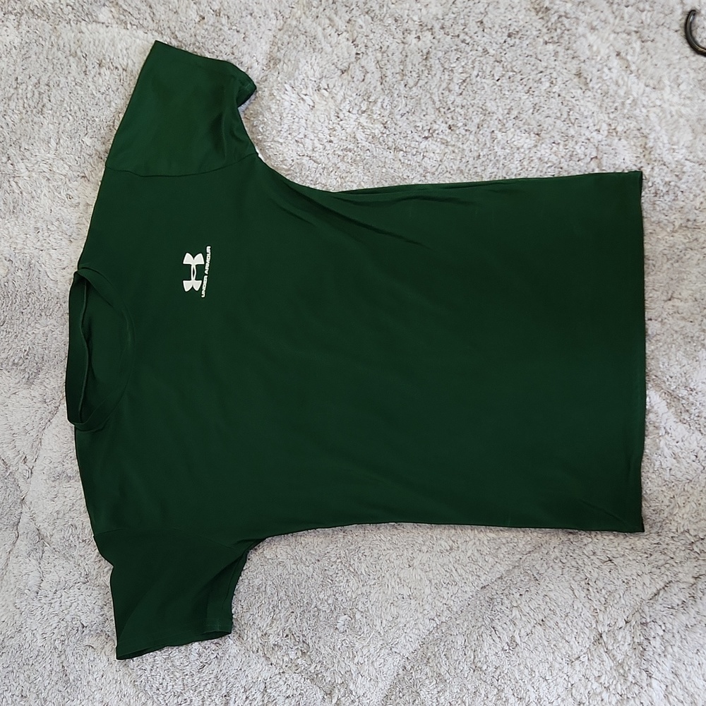 Under Armour stretchy lightweight T-shirt Size medium